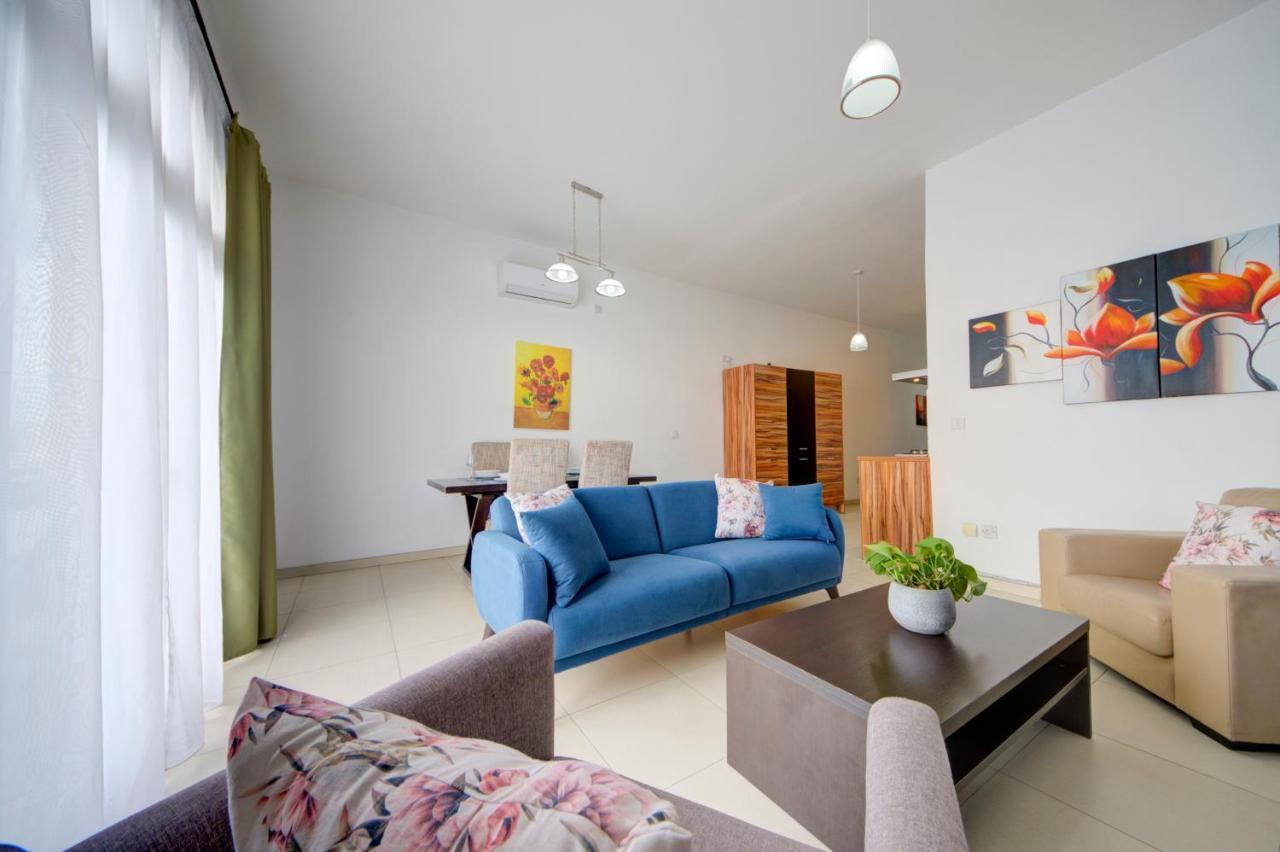 St Julians 2 Bedroom Apartment With Commanding Seaviews By Shortletsmalta Saint Julian's 外观 照片