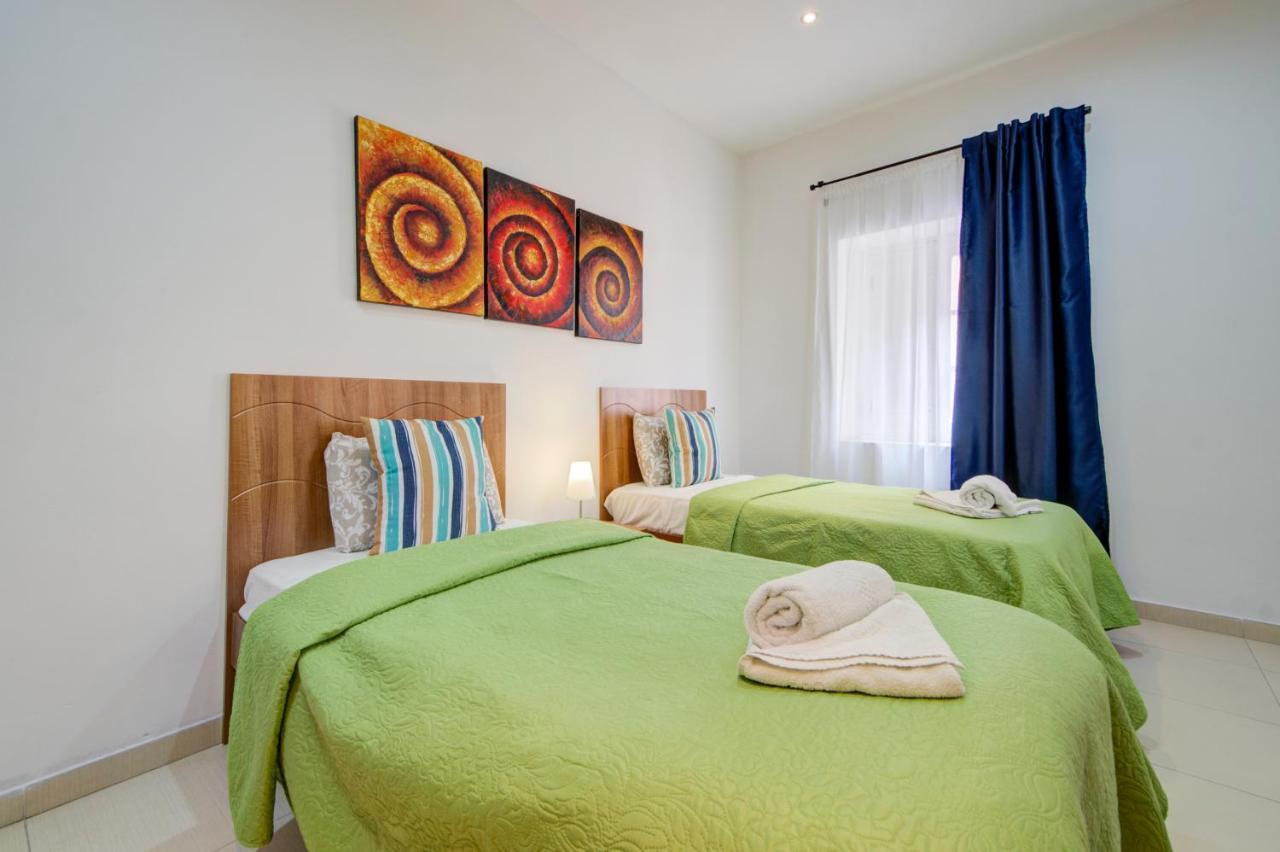 St Julians 2 Bedroom Apartment With Commanding Seaviews By Shortletsmalta Saint Julian's 外观 照片