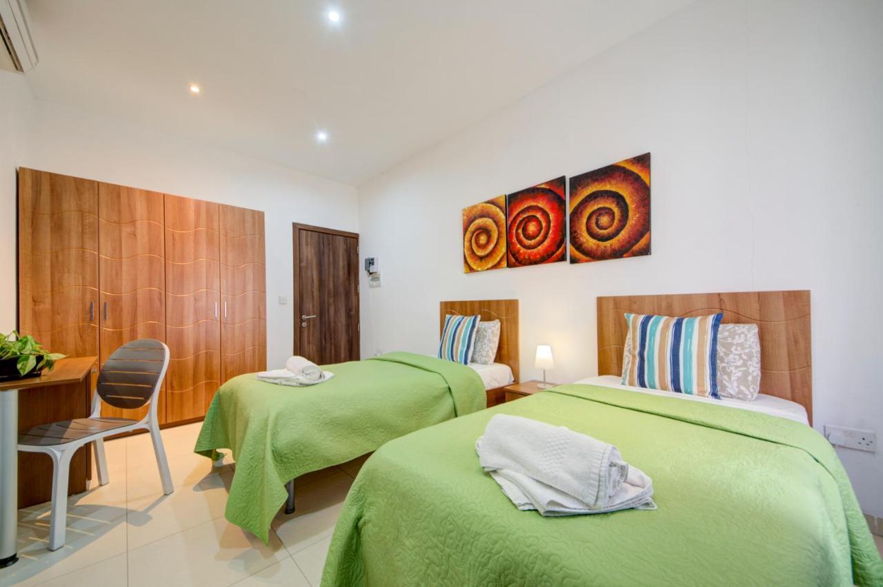 St Julians 2 Bedroom Apartment With Commanding Seaviews By Shortletsmalta Saint Julian's 外观 照片