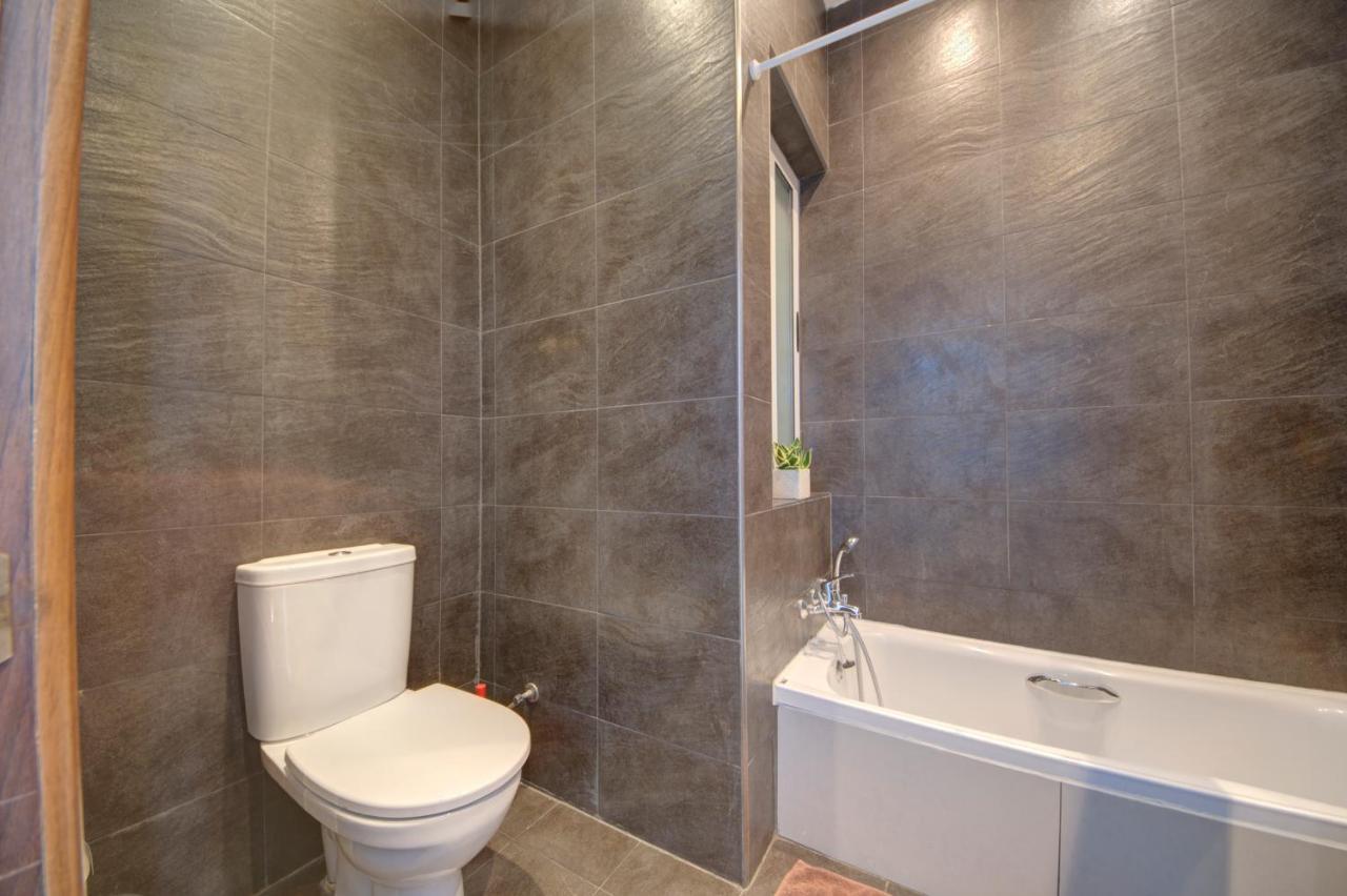 St Julians 2 Bedroom Apartment With Commanding Seaviews By Shortletsmalta Saint Julian's 外观 照片