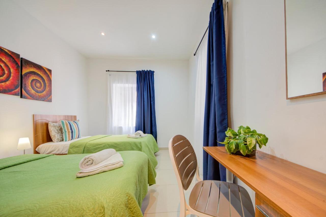St Julians 2 Bedroom Apartment With Commanding Seaviews By Shortletsmalta Saint Julian's 外观 照片